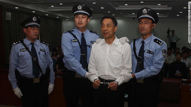 El político chino Bo Xilai condenado a cadena perpetua