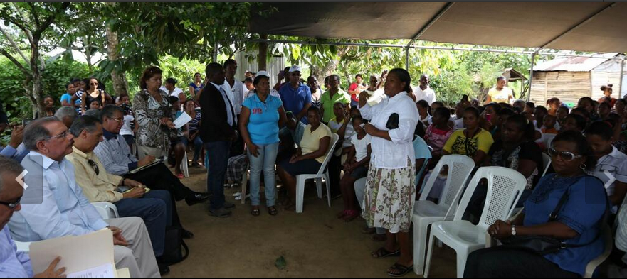 Danilo Medina ofrece préstamos a arroceros y pescadores de Sabana de la Mar