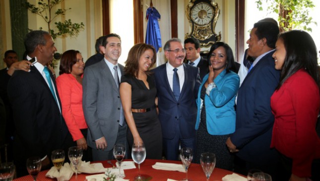 Felicitan a los periodistas dominicanos en su día