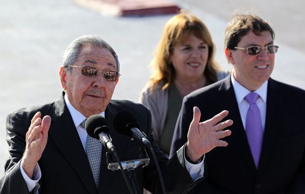 Raúl Castro anuncia que podrán nombrar nuevos embajadores entre EE UU y Cuba