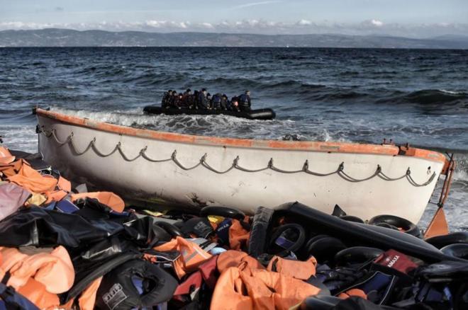 Al menos cinco personas mueren en nuevo naufragio en el mar Egeo