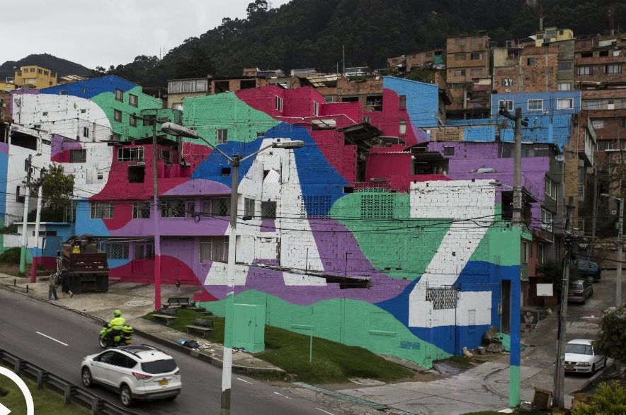 Un mural gigante de Bogotá que saluda la paz en Colombia