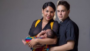 Nace niño de pareja transexual en ecuador
