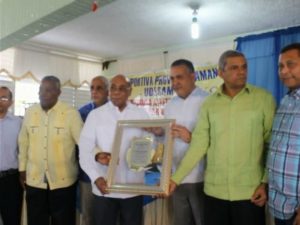 Unión Deportiva Samaná premia atletas en ceremonia dedicada a presidente TC