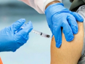 Doctor Rafael Yunén recomienda aplicación de tercera dosis de vacuna anticovid