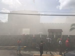 Video: Se registra incendio en la fortaleza de Cotuí