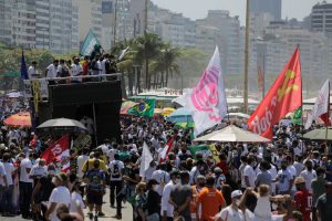 Protestas piden destitución de Bolsonaro tras amenaza a instituciones