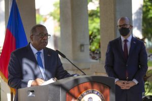 EEUU pide disculpas en Haití por trato dado a migrantes
