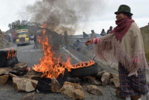 Protestan en Ecuador por precios de los combustibles