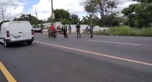 Joven muere atropellada en la carretera Sánchez, San Cristóbal