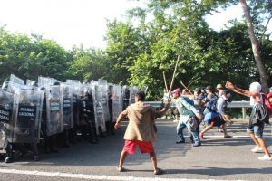La caravana migrante choca con la Guardia Nacional de México en Chiapas