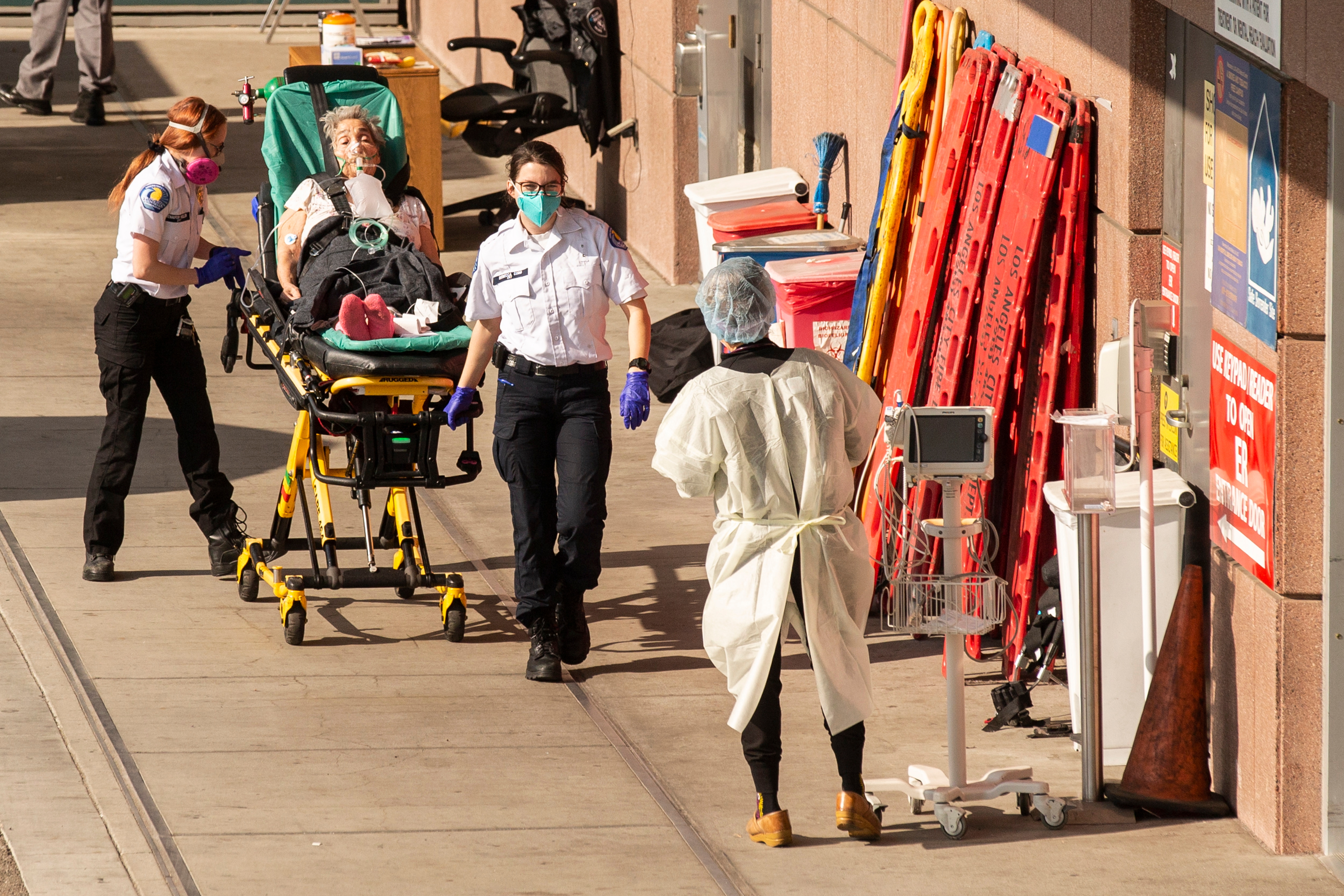Estados Unidos bate un nuevo récord de hospitalizaciones por COVID-19
