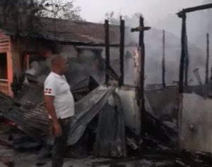 Incendio destruye dos viviendas y un taller en Mesopotamia de SJM