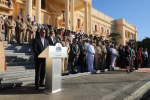 Presidente Abinader encabeza acto a la bandera en el Palacio Nacional