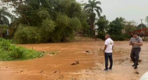 Lluvias provocan crecimiento de ríos y cañadas en Samaná