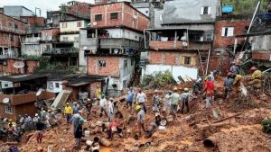 Suben a 28 los muertos por las lluvias en Sao Paulo