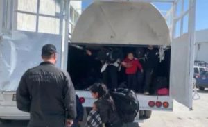 En México, descubren 59 migrantes traficados en tinacos