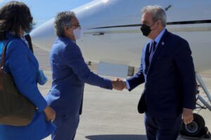 Presidente Abinader llega a Costa Rica a participar en cumbre