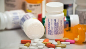 Autoridades de salud buscan fortalecer acceso a fármacos de alto costo