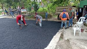 Obras Públicas continúa plan de asfalto en El Limón y Santa Bárbara