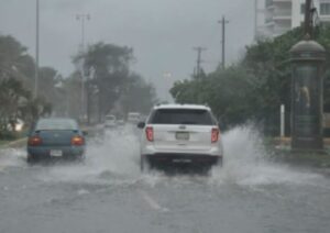 Lluvias complican la movilidad en el Gran Santo Domingo