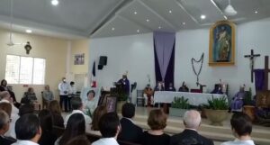 Realizan misa por novenario de doña Rosa Gómez de Mejía