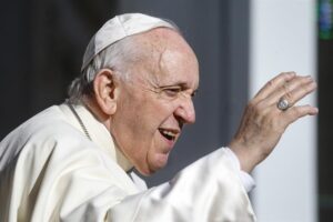 Papa Francisco aconsejó a las suegras tener 