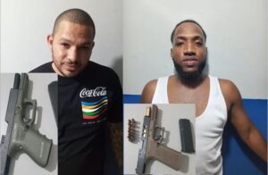 Policía detiene dos personas por armas sin documentos en Samaná