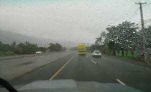 MOPC reporta dificultad de tránsito en autopista Duarte por lluvias
