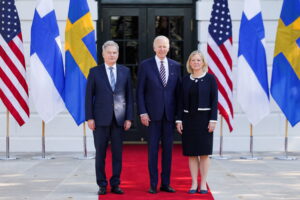 Joe Biden recibió a los mandatarios de Suecia y Finlandia y apoyó su ingreso en la OTAN