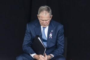 Expresidente George Bush confunde la guerra de Irak con la de Ucrania