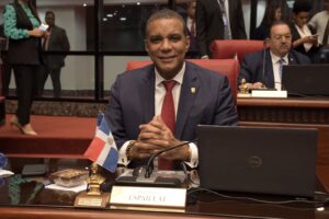 Proyecto de senador establece sancionar el ingreso ilegal de extranjeros a RD